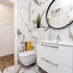Apartman Blue Waves, Beachfront Modern