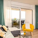 Blue Waves, Beachfront Modern * Mandre