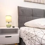 Blue Waves, Beachfront Modern Apartman Mandre