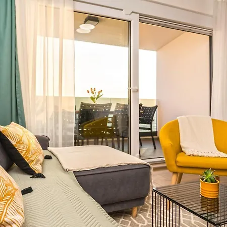 Blue Waves, Beachfront Modern Apartamento Mandre