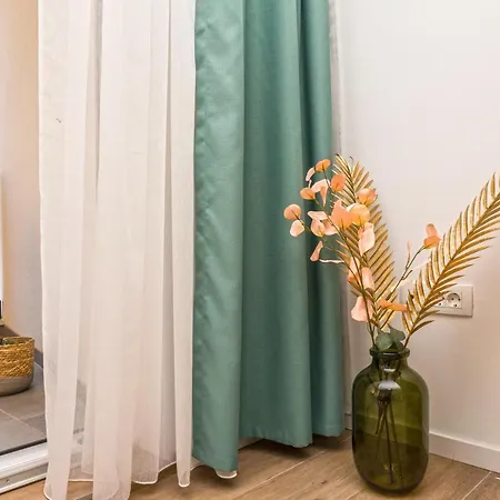 Blue Waves, Beachfront Modern Apartamento *