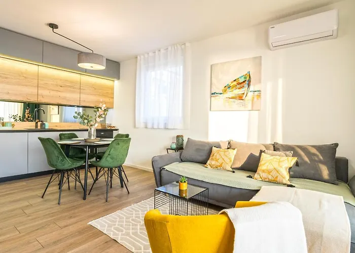 Blue Waves, Beachfront Modern Апартаменты