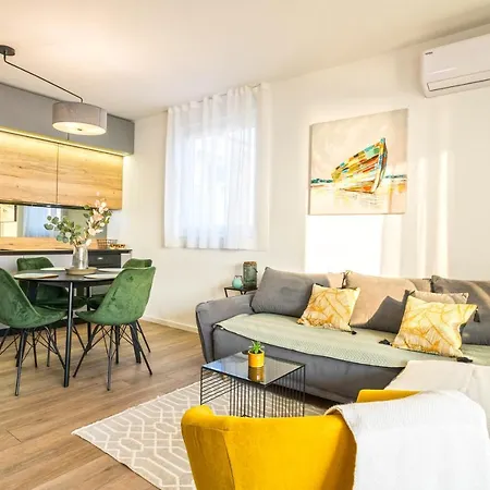 Blue Waves, Beachfront Modern Apartamento