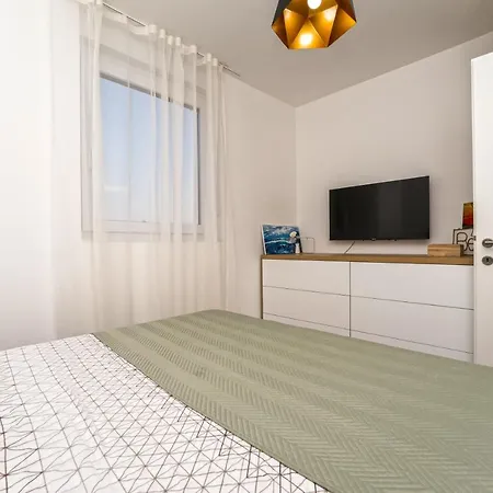 Blue Waves, Beachfront Modern Apartman Mandre
