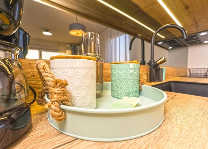 Blue Waves, Beachfront Modern Apartamento Mandre