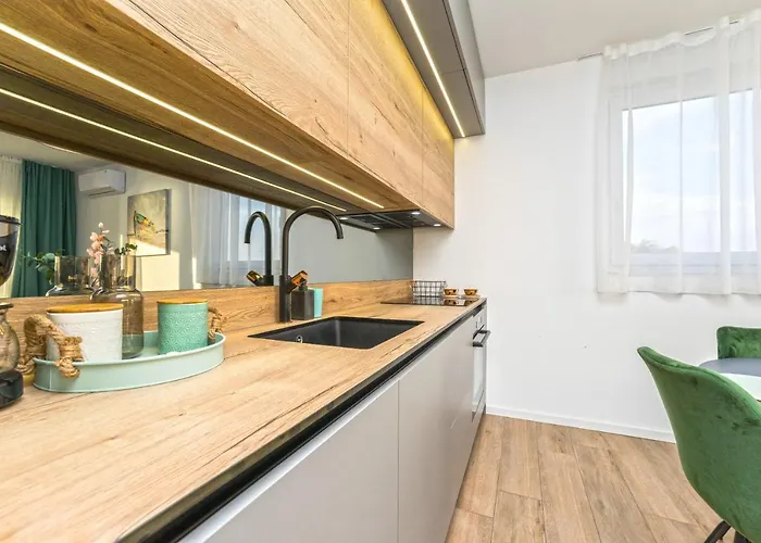 Blue Waves, Beachfront Modern Apartamento