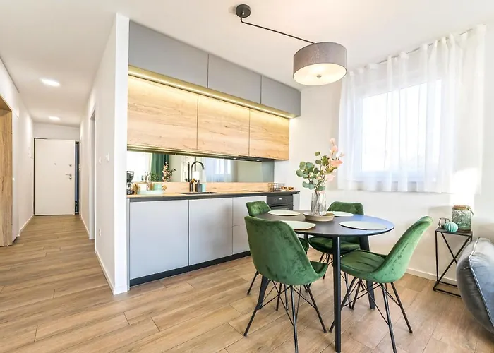 Blue Waves, Beachfront Modern Apartamento Mandre